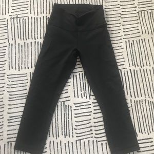 Black lululemon cropped wunder unders